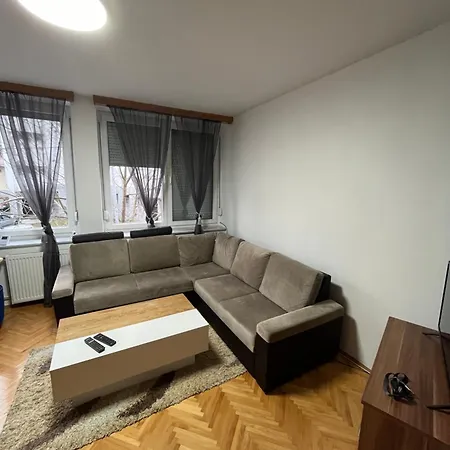 Stan Na Dan Trg Apartment Derventa