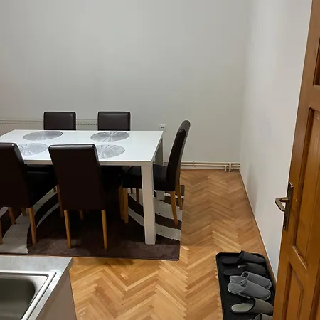 Stan Na Dan Trg Apartment